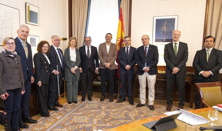 Aeseg reclama a miembros del Congreso la necesidad de un marco regulatorio para medicamentos con valor añadido