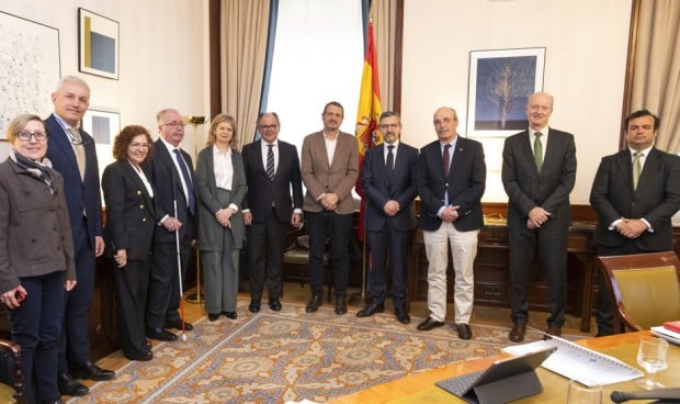 Aeseg reclama a miembros del Congreso la necesidad de un marco regulatorio para medicamentos con valor añadido