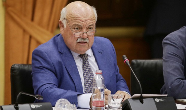 Aguirre: "La subasta de medicamentos ha muerto y no hay otro modelo"