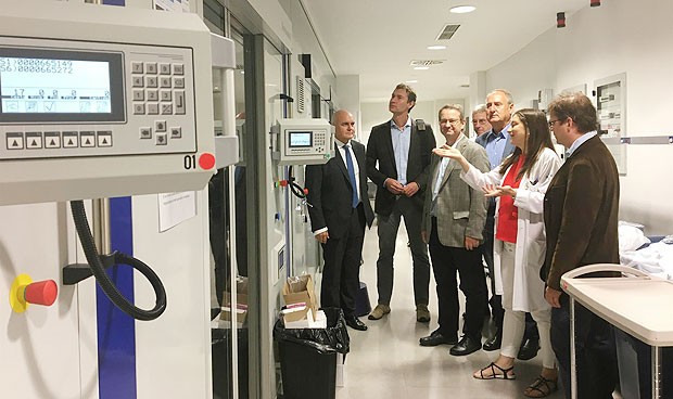 Alemania se fija en la robotización de la Farmacia Hospitalaria asturiana
