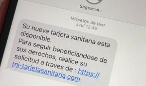 Mensaje falso de petición de una nueva tarjeta sanitaria que está llegando a los móviles.