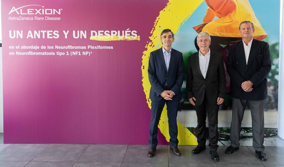 Álvaro Lassaletta, Carlos Macedo y Juan Carlos López en la presentación del nuevo fármaco de Alexion.