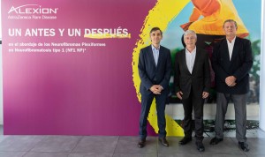 Álvaro Lassaletta, Carlos Macedo y Juan Carlos López en la presentación del nuevo fármaco de Alexion.