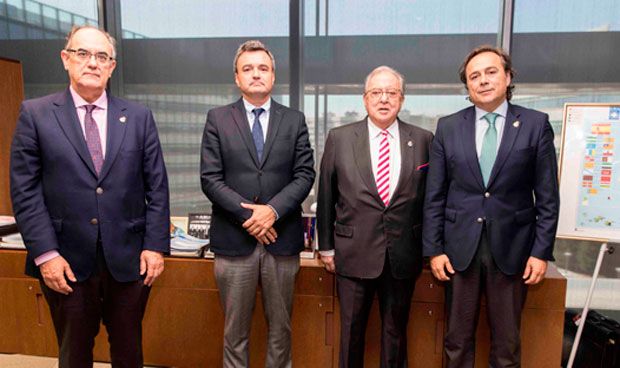 AMA renueva su convenio con los médicos navarros y firma una póliza de vida