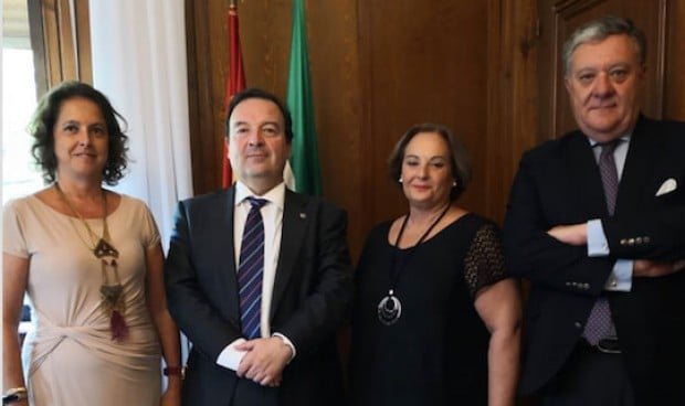Andalucía anuncia un nuevo programa de acompañamiento al sanitario agredido