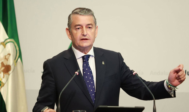 El consejero de Sanidad de la Junta de Andalucía, Antonio Sanz, anuncia una contratación masiva. 