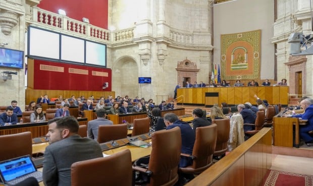 Andalucía aprueba el plan para recuperarse de la 'fuga de batas blancas'