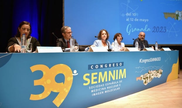 La consejera de Salud y Consumo participa en el 39º Congreso de la SEMNIM donde asegura que Andalucía apuesta por la Medicina de las 5P.
