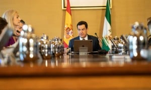 Juanma Moreno, presidente de la Junta, crea el primer órgano asesor del Plan de Salud Mental en España.