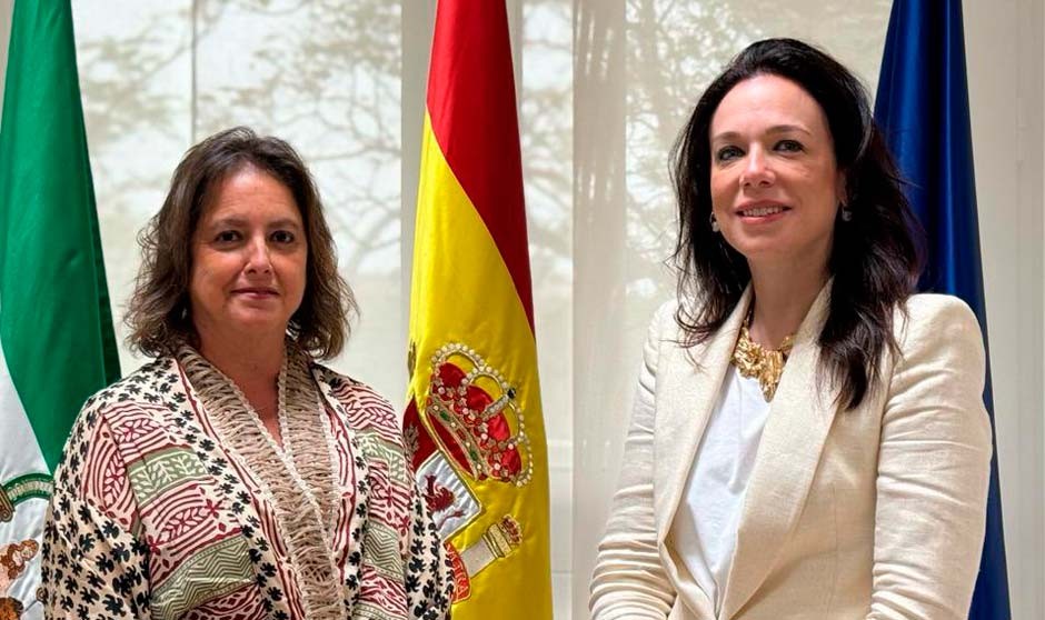 Consejeras Catalina García Carrasco y Sara García Espada