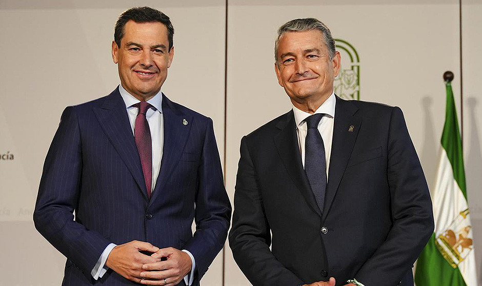 Juan Manuel Moreno, presidente de la Junta de Andalucía y Antonio Sanz, consejero de Sanidad, Presidencia y Emergencias, respectivamente