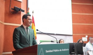 Juan Manuel Moreno, presidente de Andalucía, valora plazas vacantes MIR.