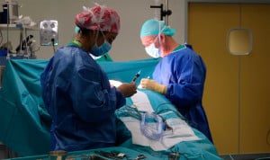 Intervención quirúrgica en un hospital español