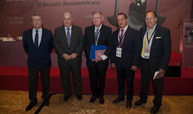 Antivacunas y fármacos experimentales, retos del derecho sanitario en 2019