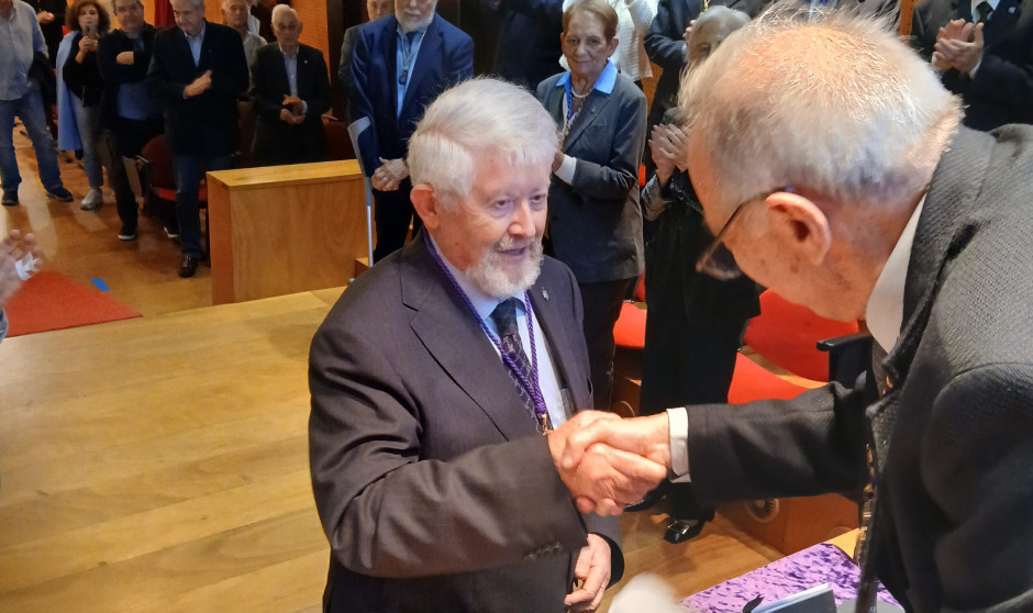  Toma de posesión de Antonio Martínez como Académico Correspondiente de la Real Academia de Farmacia de Galicia. 
