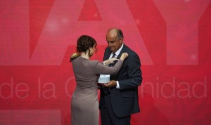 Antonio Zapatero recibe la medalla del 2 de Mayo de la Comunidad de Madrid