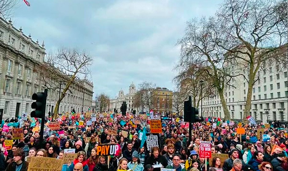 La Organización Europea de Médicos Jóvenes publicará un comunicado con el que mostrar el apoyo "total" a la huelga de MIR en Inglaterra