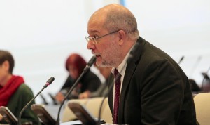 Aprobado por la mínima que el médico no tribute por su formación