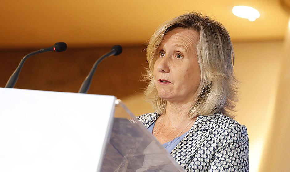 La gerente del Servicio Aragonés de Salud, Ana Castillo, explica los incentivos al MIR. 