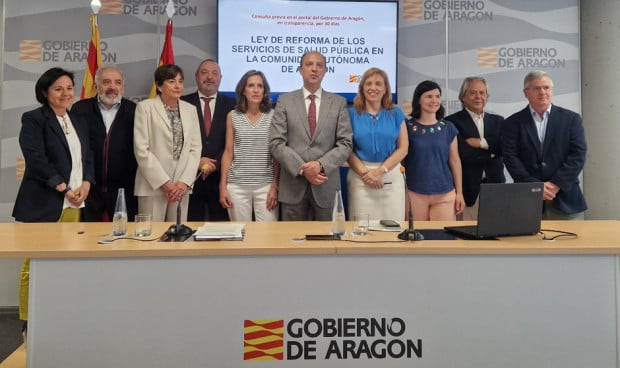Bancalero y Nuria Gayán con directos provinciales de Salud Pública y jefes de servicio de este área clave