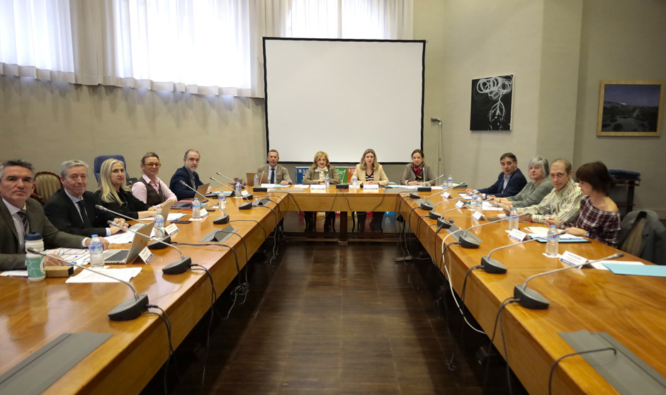 Aragón y la Unizar trazarán en 2026 la rehabilitación integral de la Facultad de Medicina