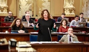 Francina Armengol responde a los reproches de falta de profesionales o listas de espera de Ciudadanos