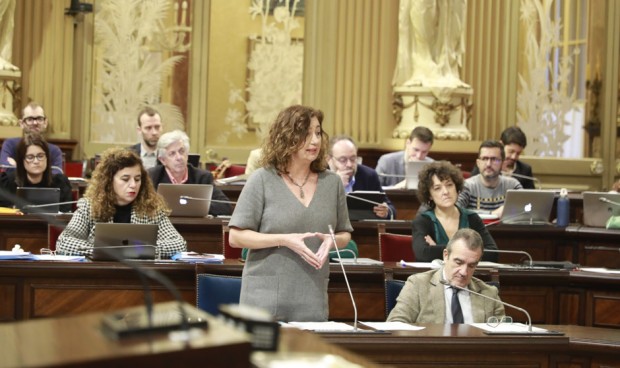 La presidenta del Govern de Baleares, Francina Armengol, afirma que "hará posible la estabilización de plazas en sanidad garantizando los derechos lingüísticos"