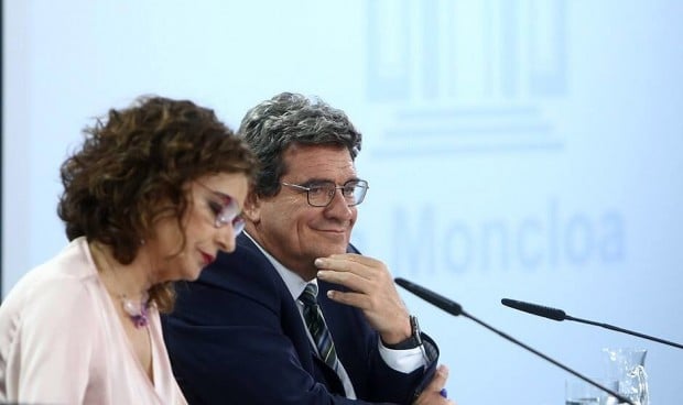  Los ministros María Jesús Montero y José Luis Escrivá informan sobre el aumento de salarios en la sanidad pública.