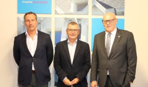 Ricardo Sanchís, gerente del hospital; Luis Carretero, gerente del SCS; Juan José Afonso, director general de San Juan de Dios España