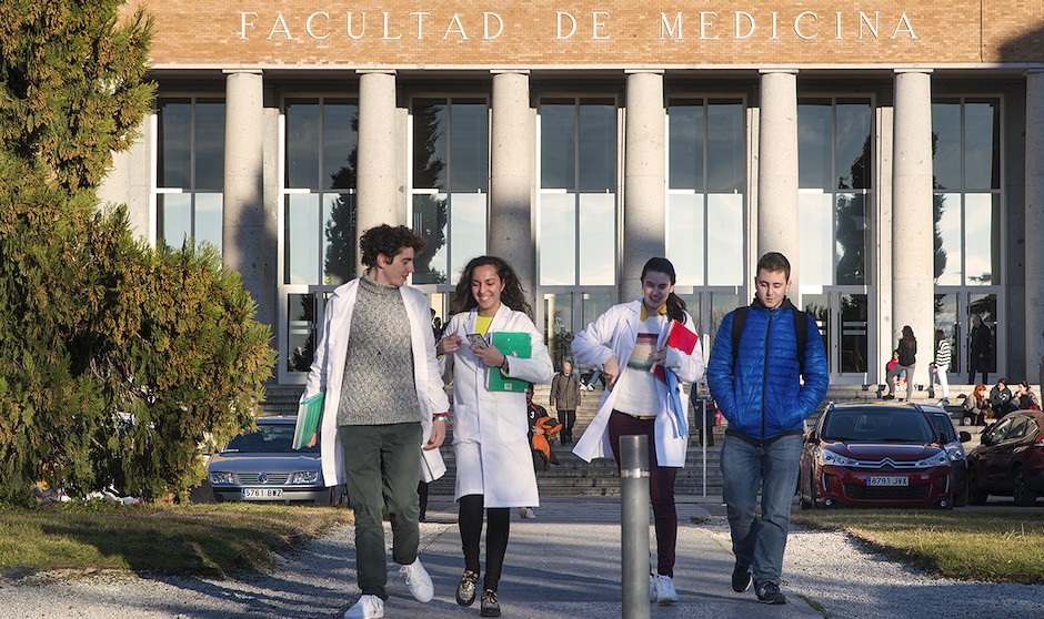 Así se reparten todas las notas de corte para estudiar Medicina este curso