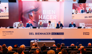 Francisco Javier Rodríguez Moragues, Francisco Ivorra, Mercedes Colombo Roquette, Antonia Solvas, Enrique de Porres y Gregorio Medina en la Asamblea de Asisa y presentación de resultados.