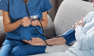 Asistencia presencial con matices para equiparar TCAE con Enfermería