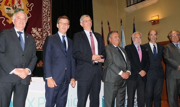 Asomega premia a Bartolomé Burguera por su contribución a la Endocrinología