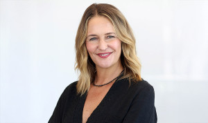  Marta Moreno, directora de Asuntos Corporativos y Acceso al Mercado de AstraZeneca España analiza las ventajas del nuevo enfoque in vivo de las CAR-T listas para usar 