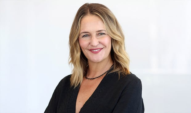  Marta Moreno, directora de Asuntos Corporativos y Acceso al Mercado de AstraZeneca España analiza las ventajas del nuevo enfoque in vivo de las CAR-T listas para usar 