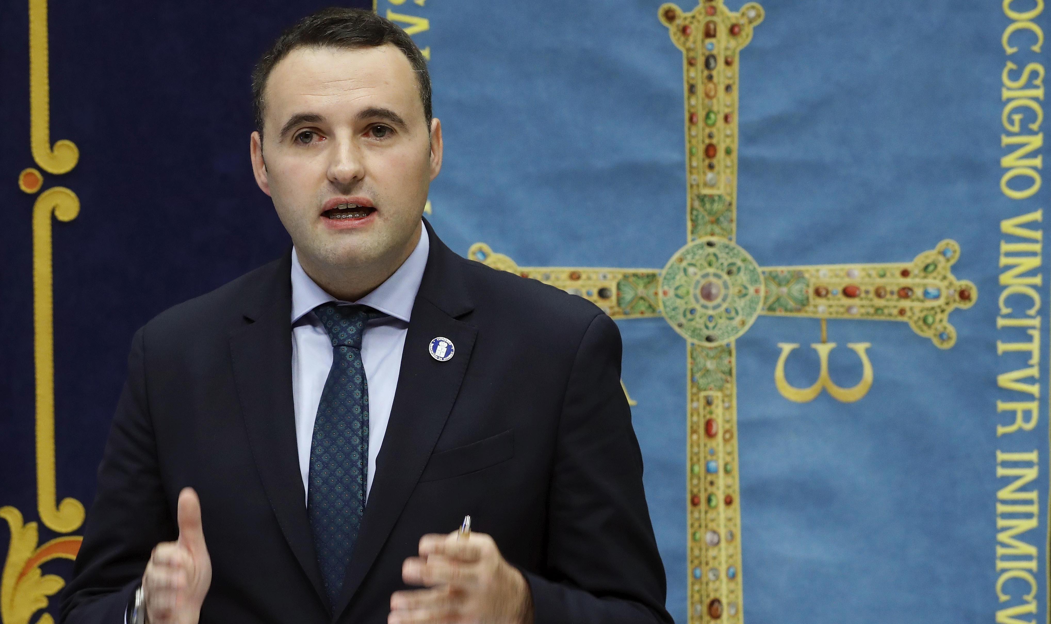 Guillermo Peláez presenta los presupuestos de Asturias, que destinarán 2.300 millones a la sanidad