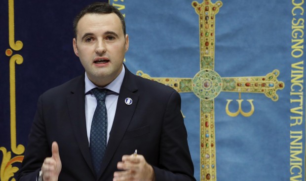 Guillermo Peláez presenta los presupuestos de Asturias, que destinarán 2.300 millones a la sanidad