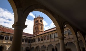 La Universidad de Oviedo y la Consejería de Salud de Asturias han firmado un convenio para ofrecer programas de formación sobre enfermedades que parten de la contaminación atmosférica