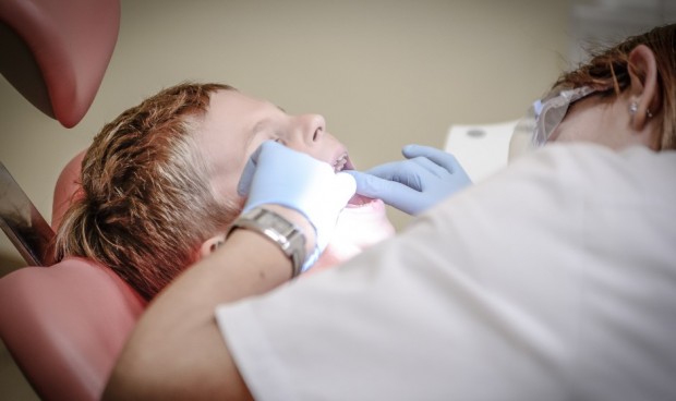 Asturias incorpora el tratamiento de caries en niños menores de 6 años