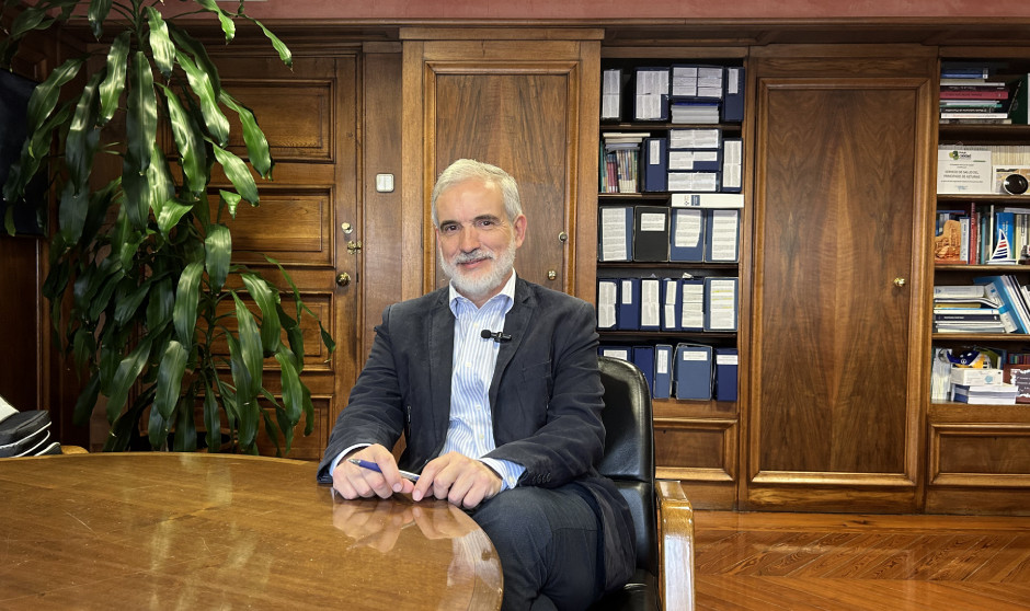 Aquilino Alonso, gerente del Servicio de Salud del Principado de Asturias, y la Escuela de Cuidados Asturiana