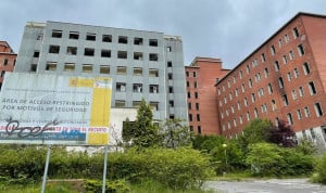 Antiguo HUCA, que está en plena fase de demolición