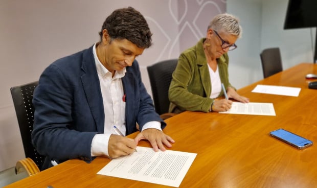 Asturias suscribe un convenio con las mutuas para mejorar las pruebas de incapacidad temporal