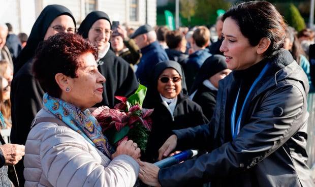 Ayuso abandona en ambulancia la misa de la Almudena