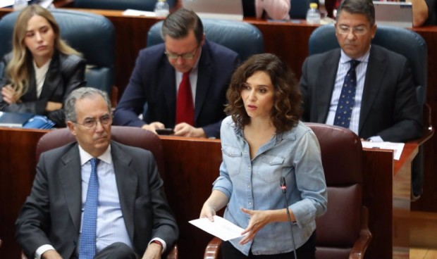 Isabel Díaz Ayuso anuncia en el pleno de Madrid que abrirá un centro para enfermos con ELA