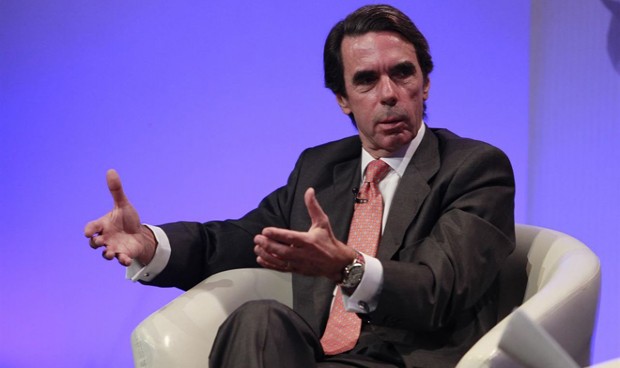 Aznar pide más recortes y carga contra el "modelo de bienestar"