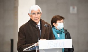 Balcells se compromete a contratar médicos en invierno para Primaria