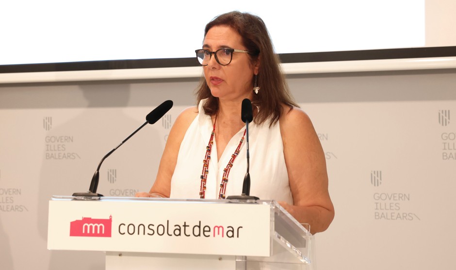 Manuela García, consejera de Sanidad de Baleares, suprime el requisito del catalán para ejercer en su sanidad.