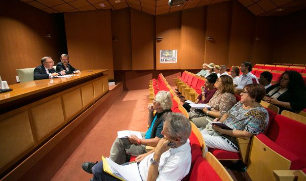 Baltar visita Fuerteventura entre críticas de pacientes y sanitarios