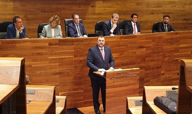 Barbón promete contratar más personal sanitario y reducir listas de espera