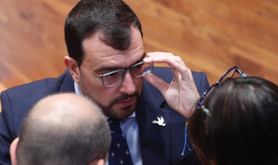  Adrián Barbón, presidente del Principado de Asturias, en la Junta